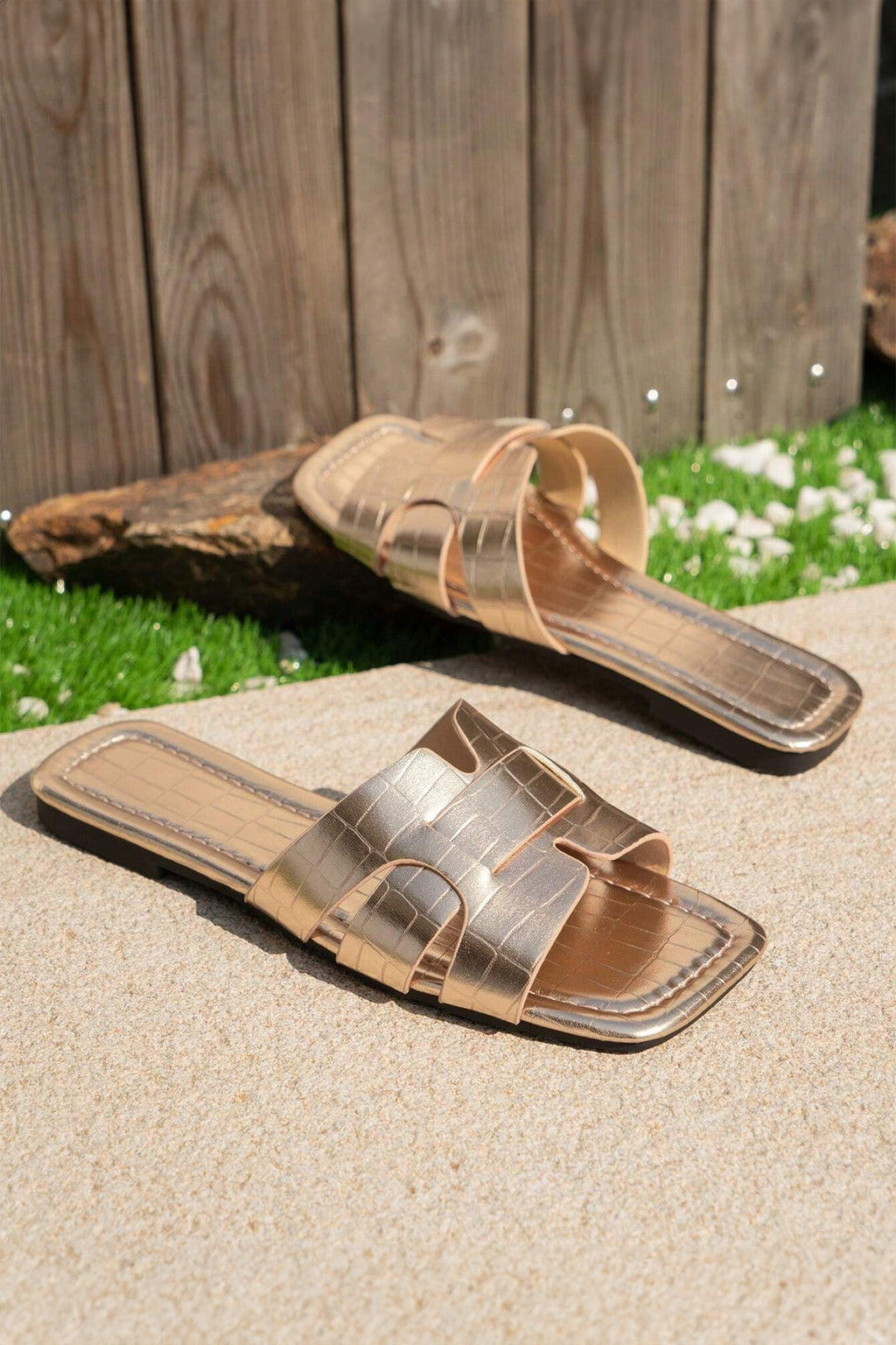 Gold Crocodile Pattern Roman Style Flat Slippers